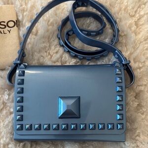 Carmen Sol Features:
This bag is made in Italy.